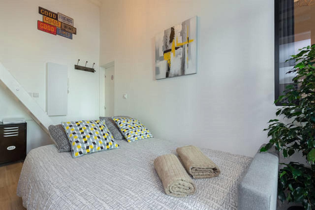 ANGLE DROIT- LOFT CHARMANT ET ATYPIQUE, CLIMATISATION, Vieux-Nisa Exterior foto
